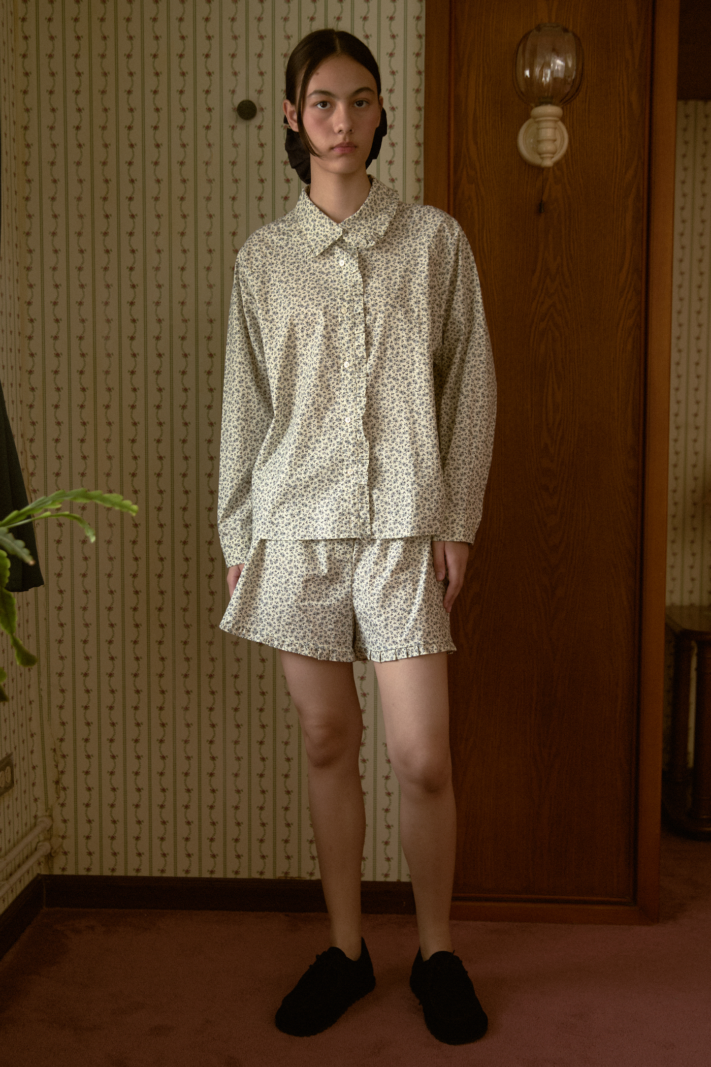 Pleated Collar Long Sleeved Shirt