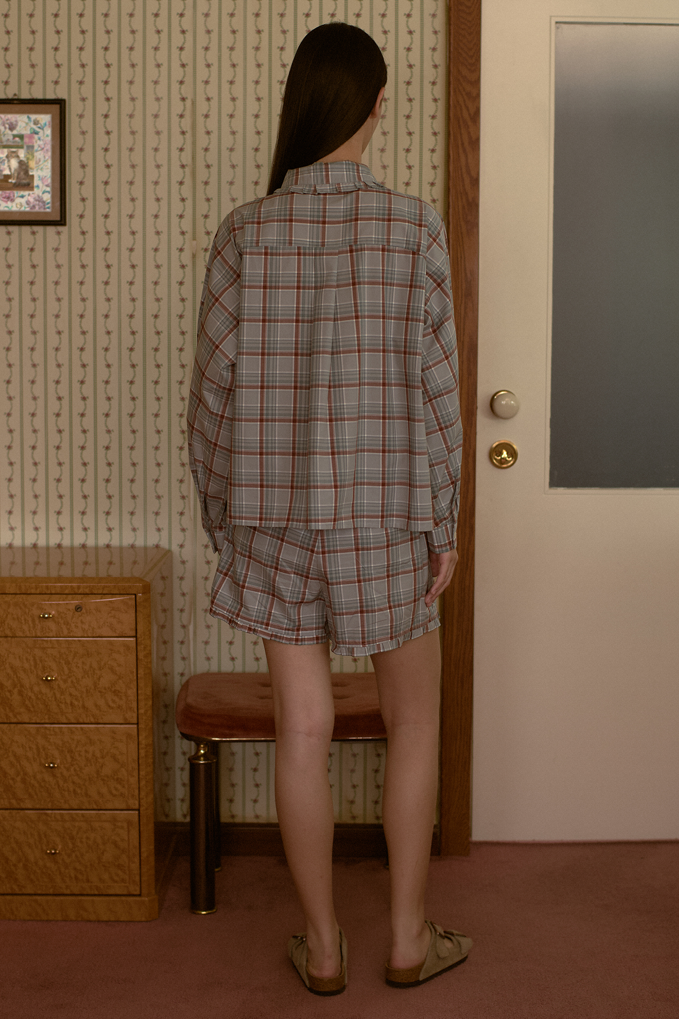 Pleated Collar Long Sleeved Shirt