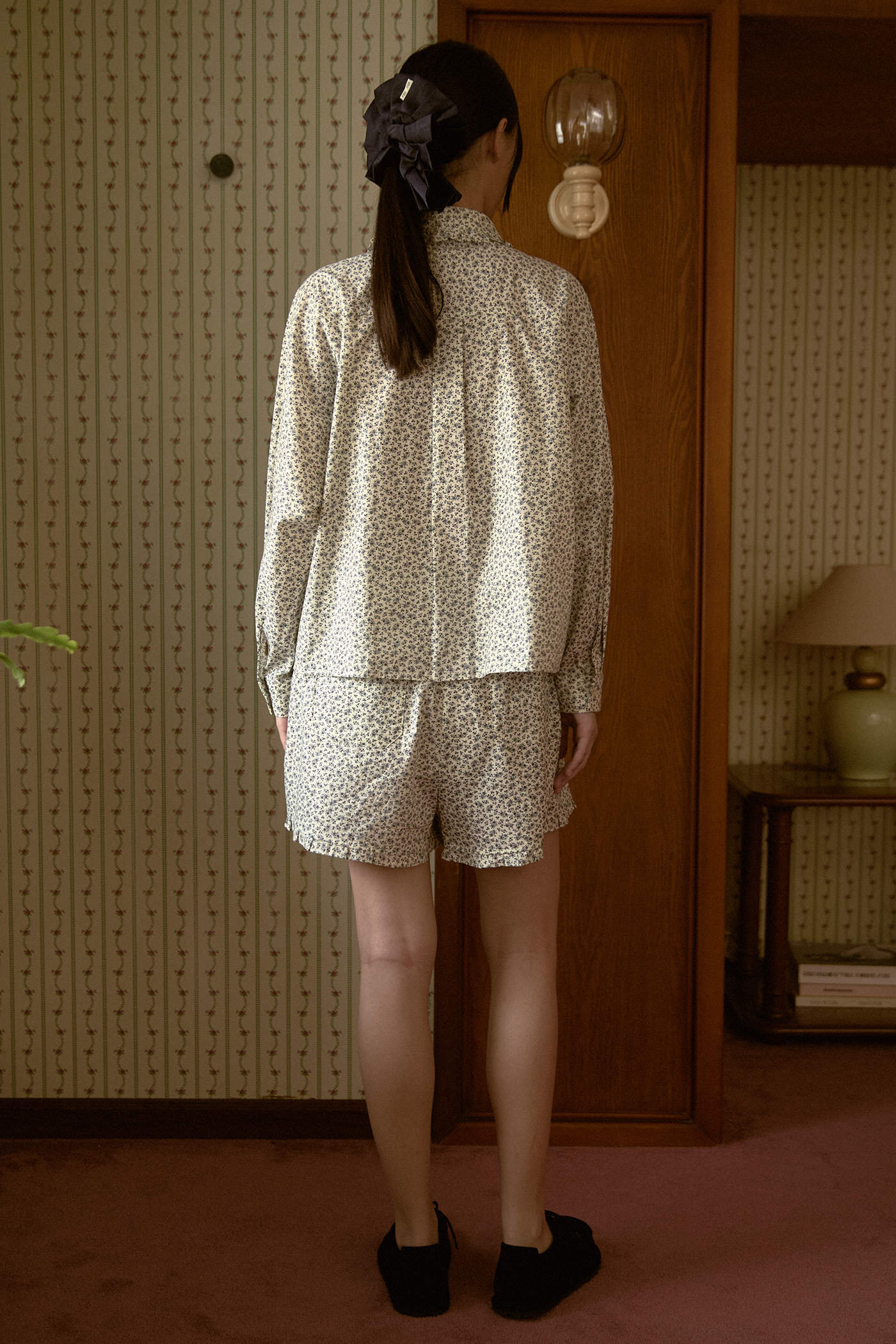 Pleated Collar Long Sleeved Shirt