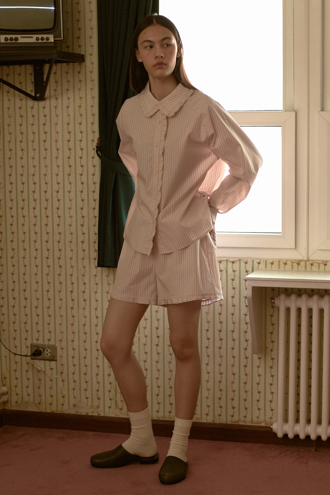 Pleated Collar Long Sleeved Shirt